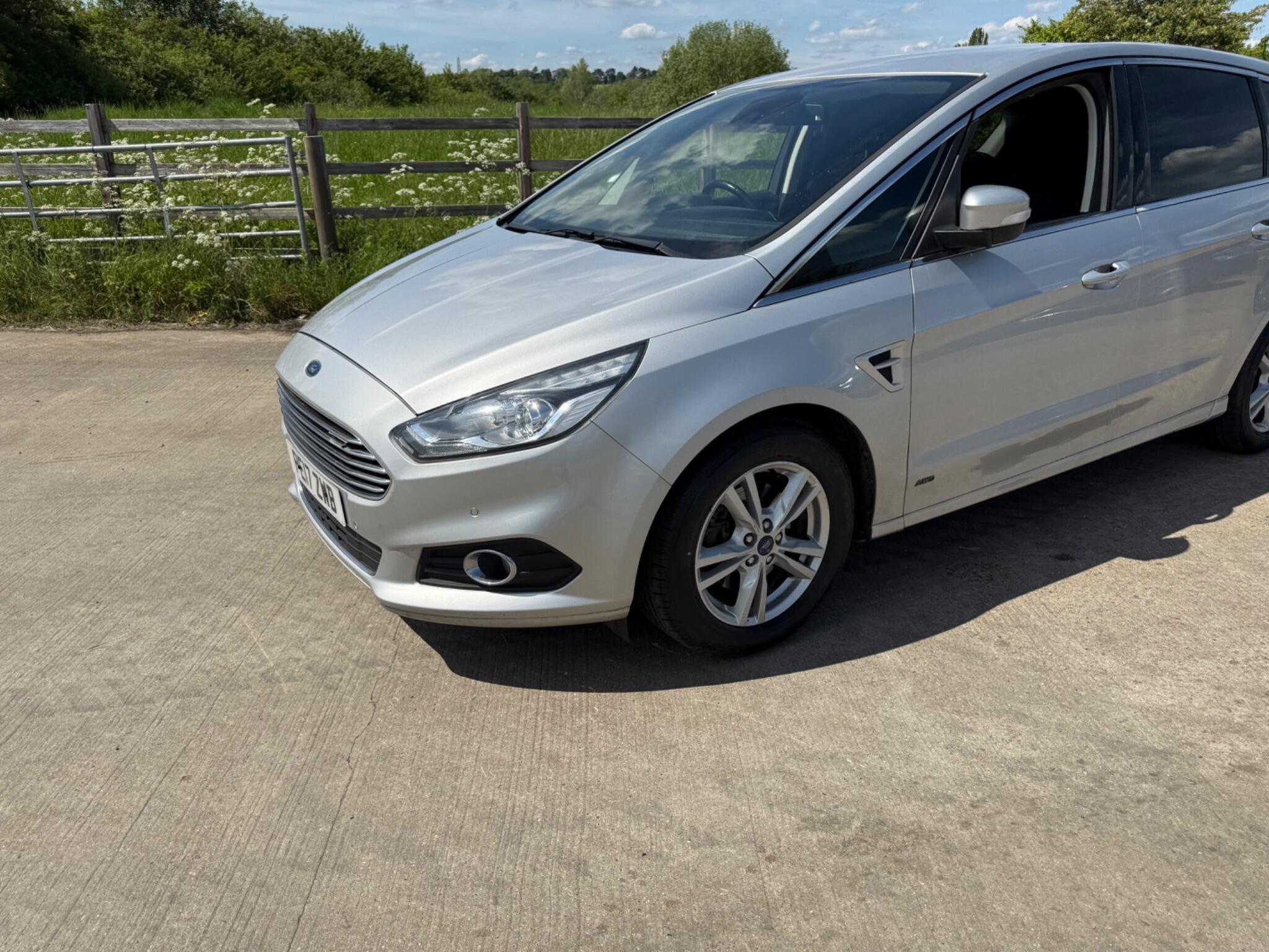 Ford S-Max 2.0 TDCi Titanium Euro 6 (s/s) 5dr — photo 60 of 102